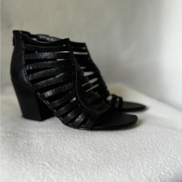 Isola size 11 Black Caged Leather Sandals with heel enclosure zippers. - Picture 11 of 15